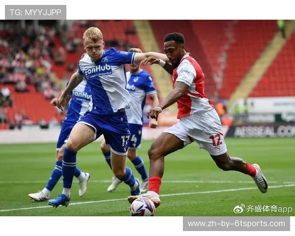 足球比赛中的全员防守与反击组织